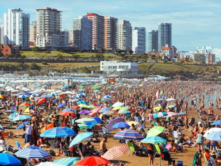 Encuesta revela que los argentinos viajarán menos: destinos favoritos y temores en vacaciones