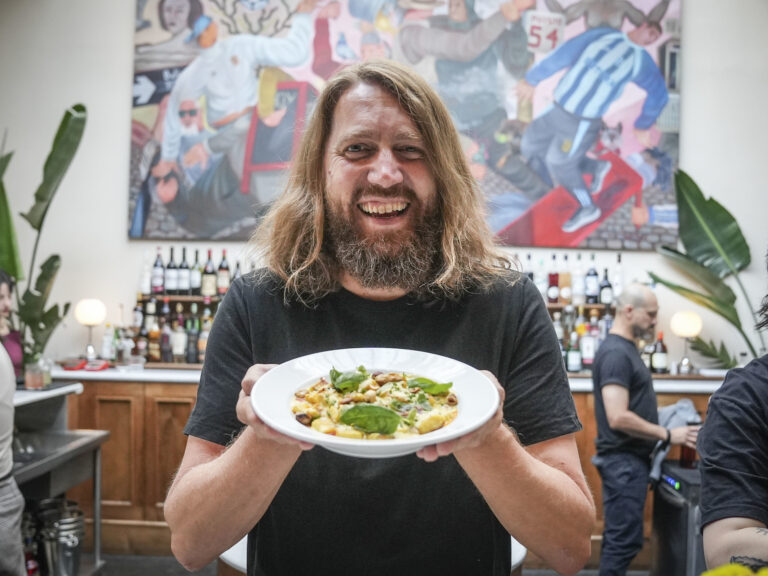 De Auckland a Londres: El recorrido de un chef que conquistó San Telmo con su restaurante