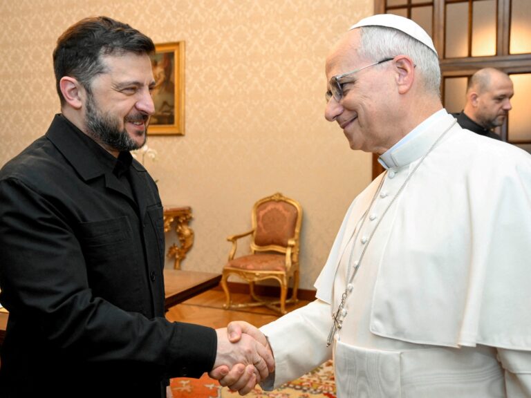 El Papa se reúne con Zelenski y aboga por un diálogo hacia una paz justa