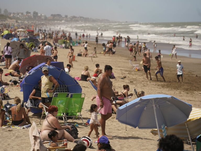 Urgente: Mujer se quema los pies en la Costa por el calor extremo de la arena