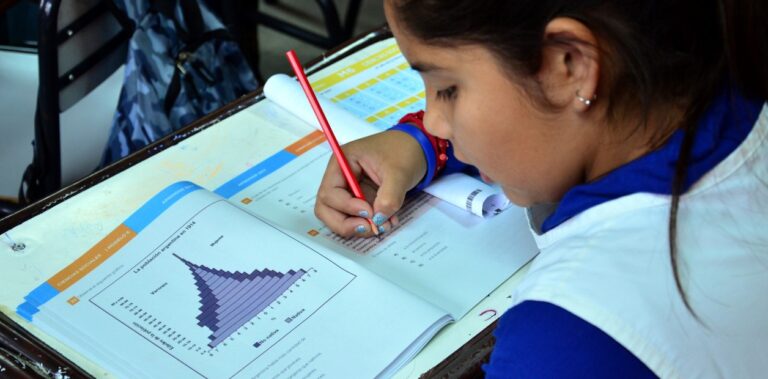 Aumento en el rendimiento de los alumnos de primaria, pero aún por debajo del esperado