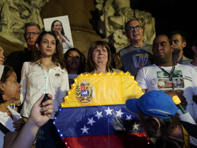 Patricia Bullrich apoya a María Corina Machado en marcha en Buenos Aires