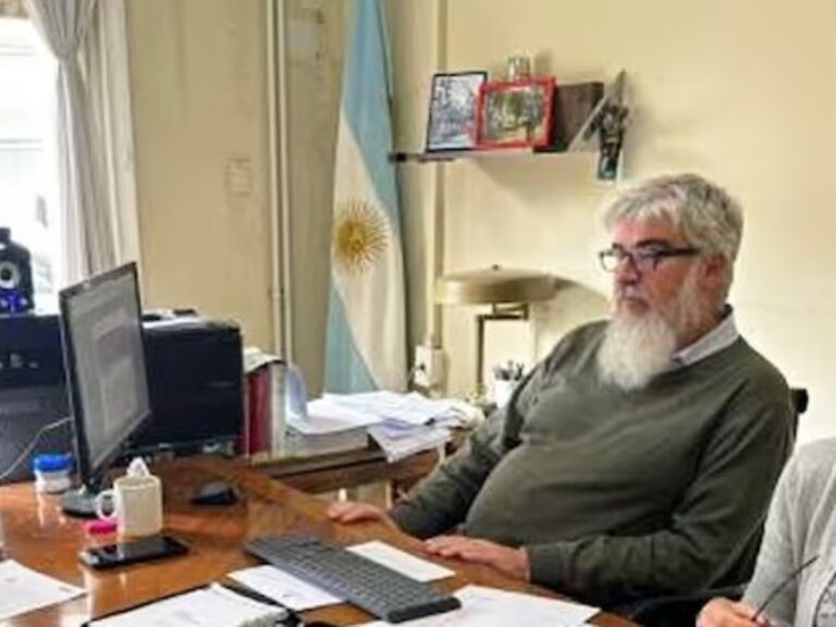 Acusado de formar una asociación ilícita para apropiarse de terrenos, se enfrenta a juicio político