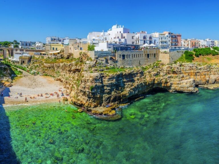 Del Pueblo Redondo a la Ciudad Blanca: 5 Imperdibles en la ‘Florencia del Sur’ de Italia