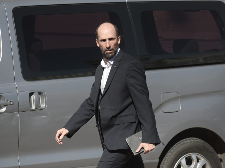 Adorni despide al vicejefe de Gabinete: Crisis en la SIDE afecta a Sergio Neiffert