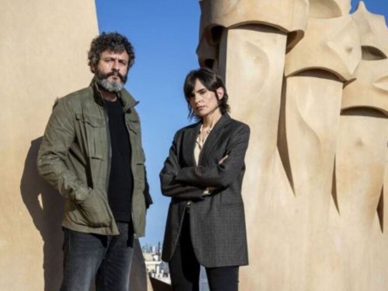 ¿Por qué no te puedes perder ‘Ciudad de sombras’, el emocionante thriller catalán que presenta a Gaudí como uno de sus protagonistas?