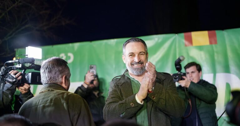 Abascal concluye campaña en Extremadura atacando a PP y PSOE: ‘Son corruptos y lo mismo’