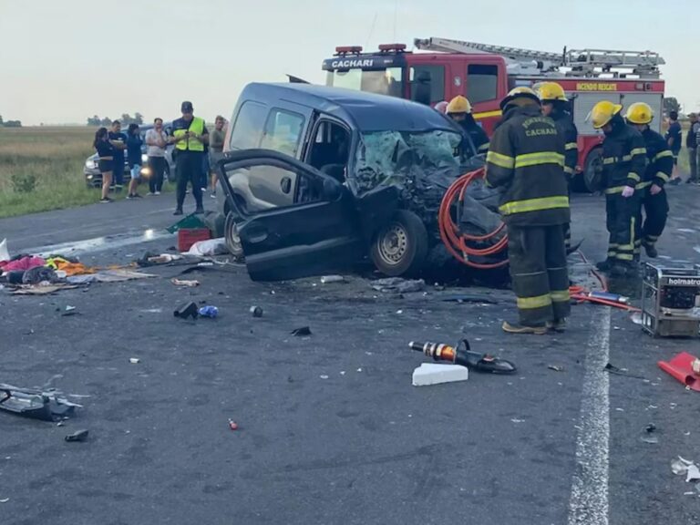 Matrimonio fallece en choque frontal de camionetas