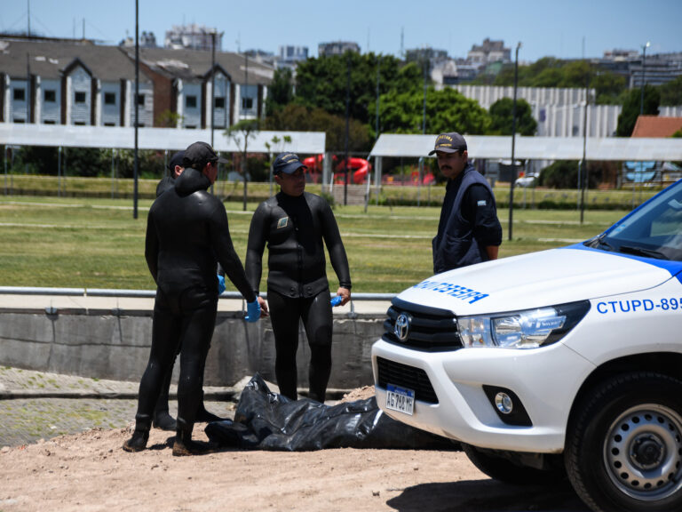 Joven se ahoga tras rescatar a cinco niños en el agua