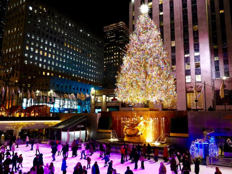 Descubre la fascinante historia del emblemático árbol del Rockefeller Center y su espectacular estrella de 3 millones de cristales