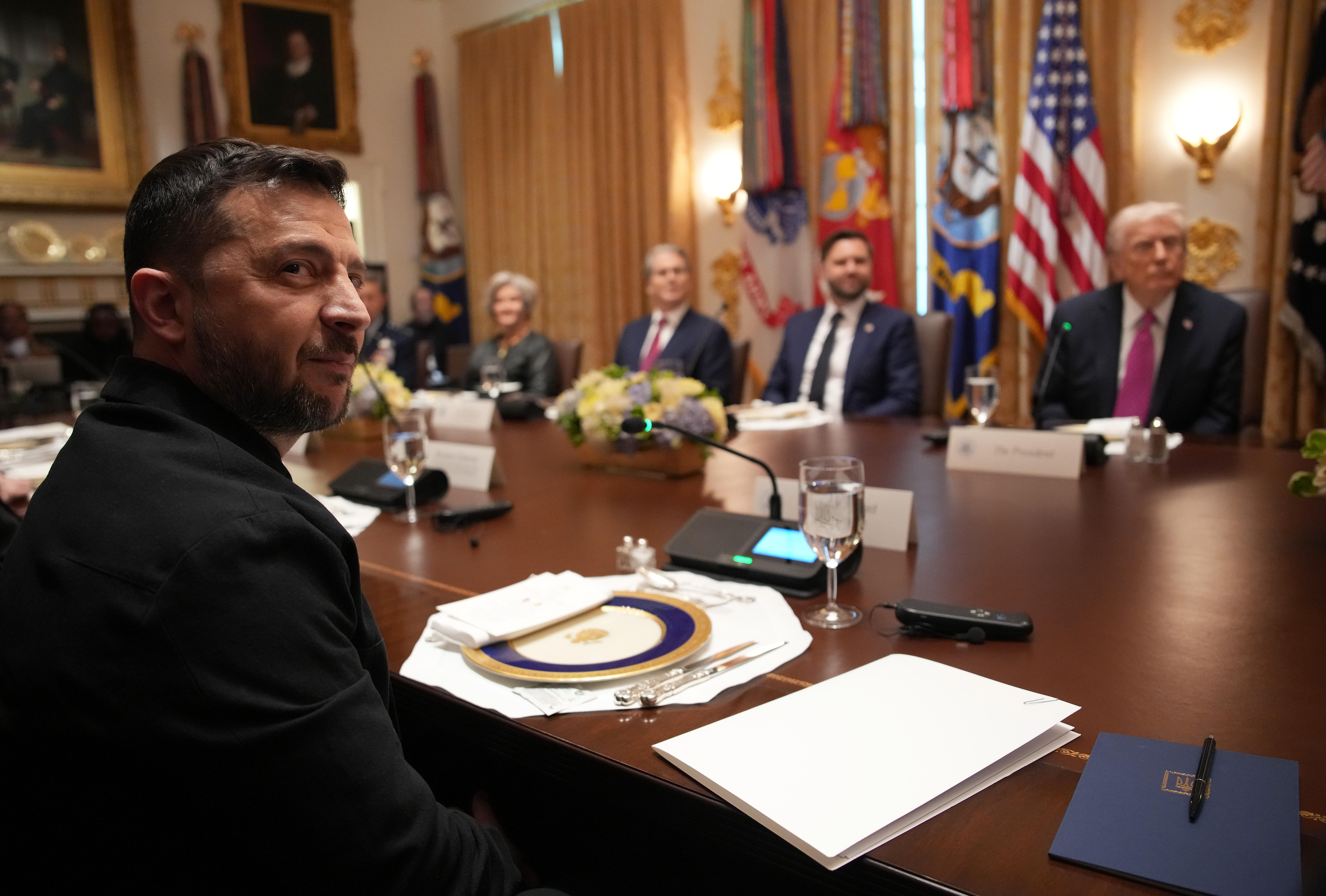 Zelenskyy durante una reunión con Trump.