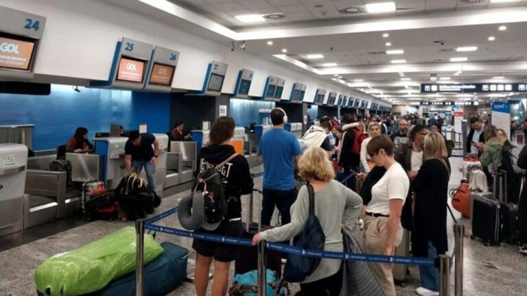 Paros de Controladores Aéreos Durante las Fiestas: Miles de Vuelos en Riesgo
