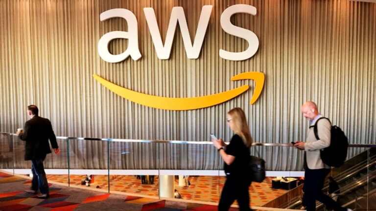 Amazon lanza el chip Trainium3 y refuerza su competición con Nvidia y Google