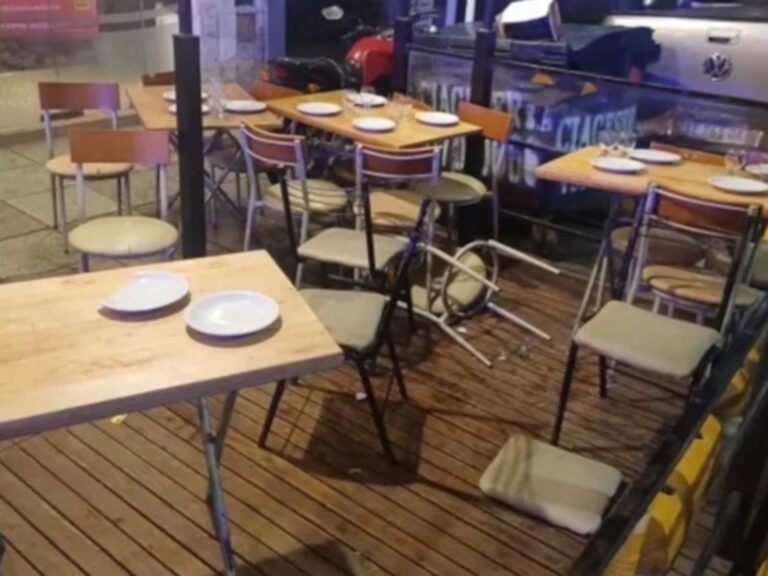 Celos desatados: hombre arrasa pizzería tras descubrir a su pareja con otro
