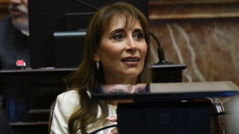 Senadora Cristina López denuncia agresiones por parte de la seguridad del Congreso