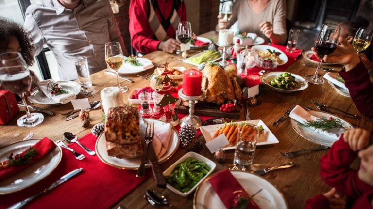 Menú Navideño: ¿Cenamos en Casa o Salimos en Familia?