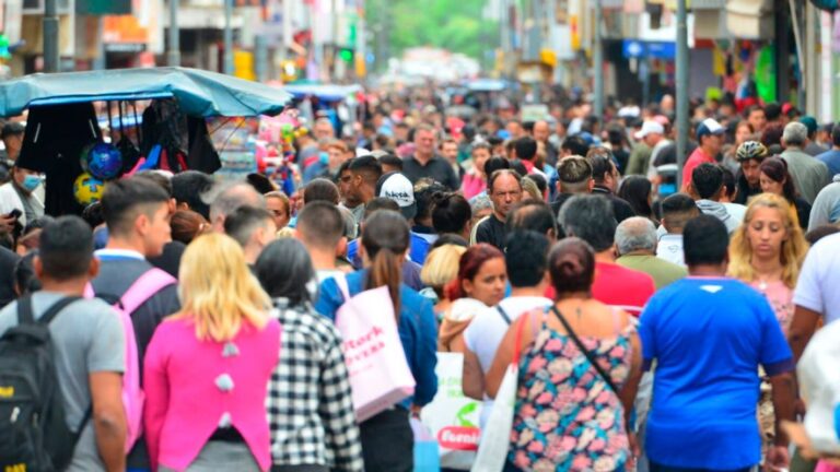 Los Argentinos al Límite: Una Encuesta Revela Nuestro Espíritu Luchador y Solidario