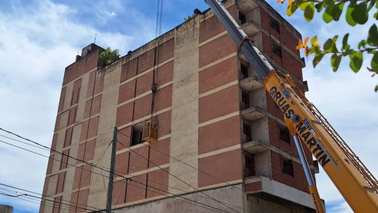 Río Ceballos: Demolerán cinco pisos del ex Aciso en 2026 para recuperar su perfil urbano.