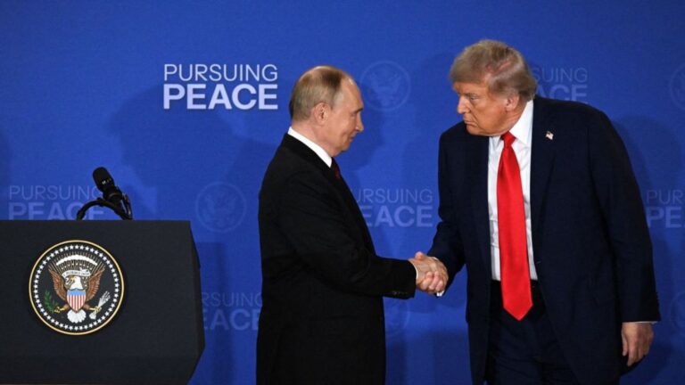 Rusia califica de «constructiva» la charla con EE.UU. sobre el plan de paz en Ucrania, pero advierte que «no hay compromiso»