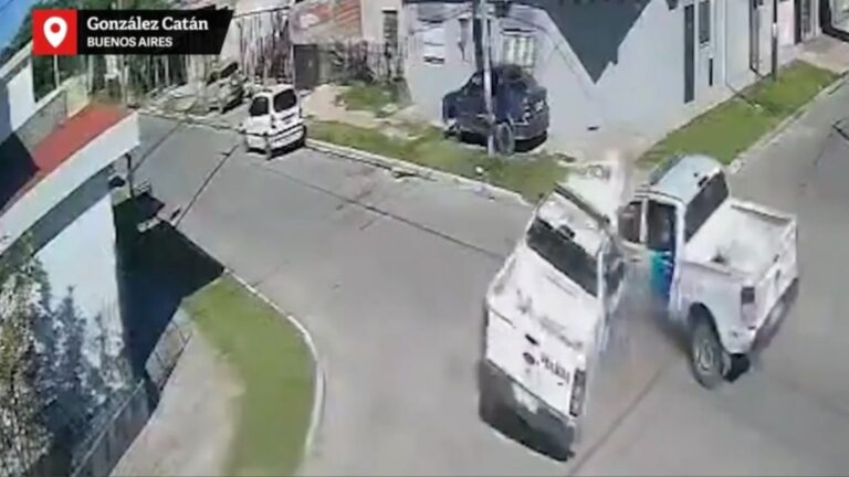 Colisión entre patrulleros en persecución deja cuatro policías heridos