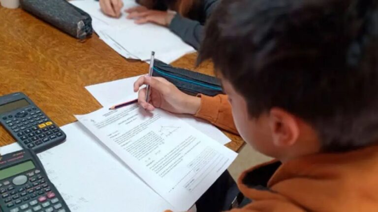 Un tercio de los jóvenes aprende finanzas en redes, pero advierten sobre la desinformación