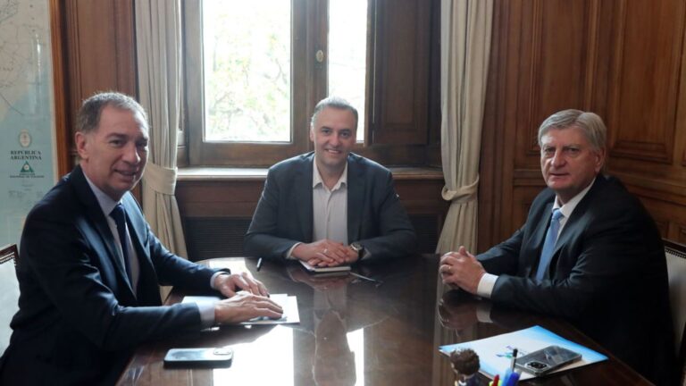 Santili y Adorni se Reúnen con Ziliotto para Negociar el Presupuesto 2026
