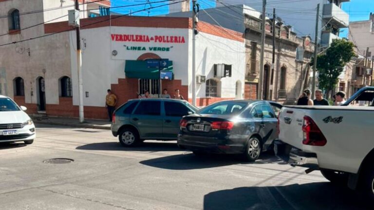 Vecinos de Córdoba exigen semáforos en peligrosa esquina para evitar accidentes