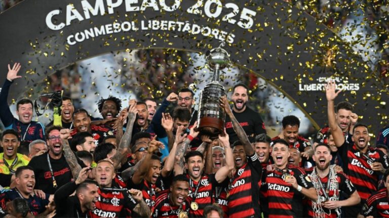 Flamengo aspira al Brasileirão y al histórico doblete
