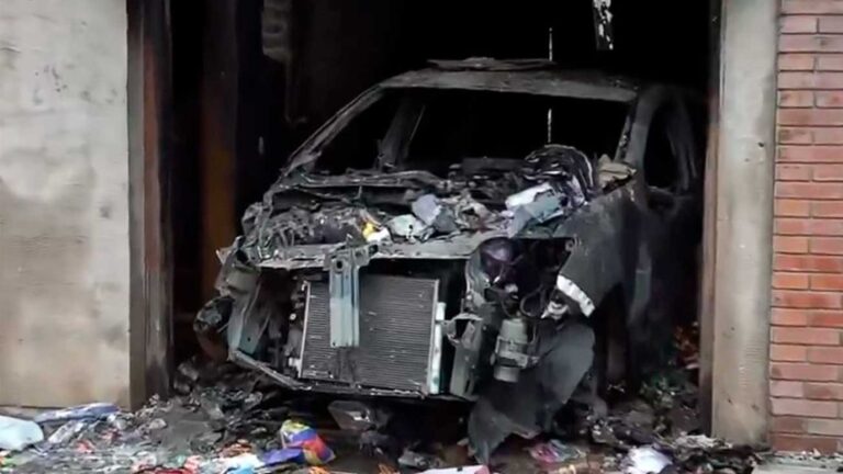 Incendio en Lanús: Explosión de auto deja a un hombre herido por quemaduras
