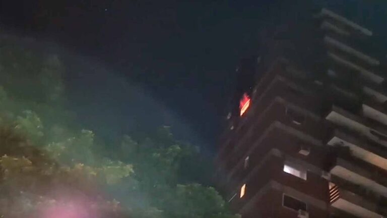Incendio en Villa Devoto: Dos personas hospitalizadas por inhalación de humo