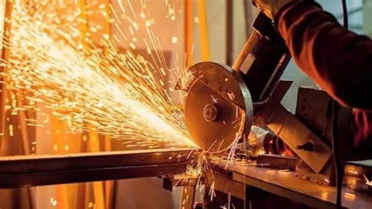 Impacto del Tipo de Cambio y Tasa de Interés en la Demanda Industrial