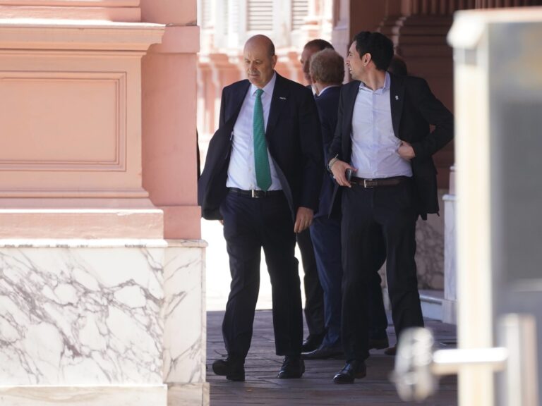 Gobierno impulsa reforma laboral y busca aprobación en Congreso antes de fin de año