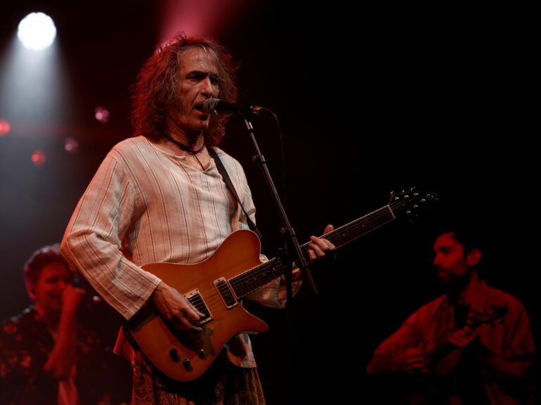 Fallece Robe Iniesta, icónico vocalista de Extremoduro, leyenda del rock español