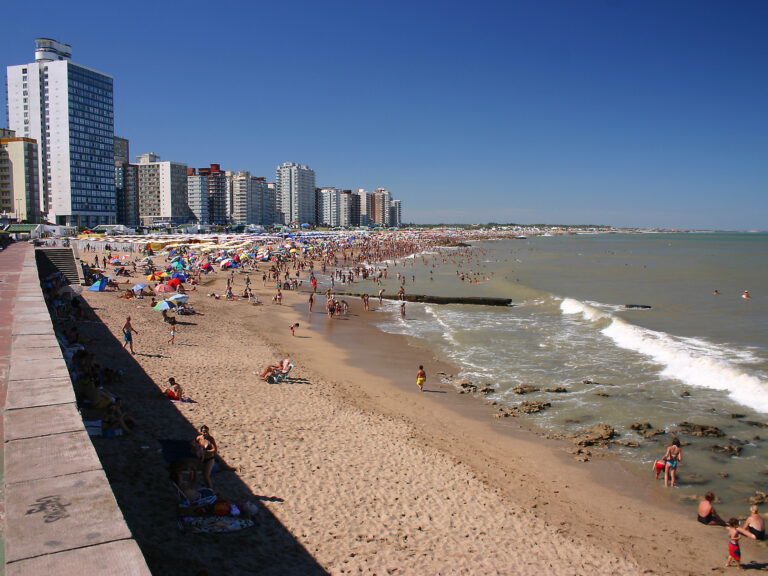 Escapadas económicas: 2 paraísos de la Costa Atlántica que no vacían tu bolsillo