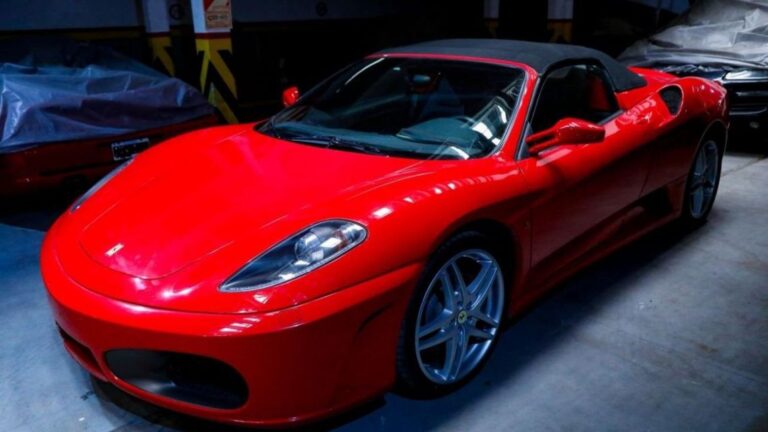 Subastan Ferrari F430 del narcotráfico valorada en $182,277