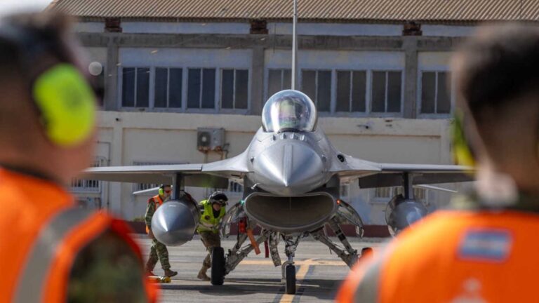 Argentina recibe sus primeros F-16: descubre los cazas supersónicos con pintura furtiva