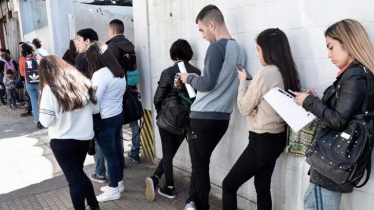 Disminuyen las Solicitudes de Desempleo en EE.UU. con Volatilidad Estacional