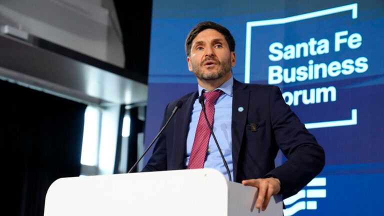 Santa Fe asegura U$S 800 millones en financiamiento internacional para proyectos clave.