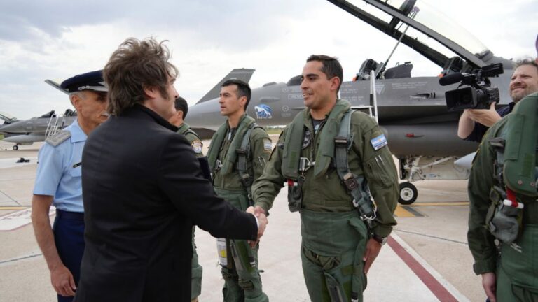 Milei exhibe los F-16 como símbolo de su discurso militar