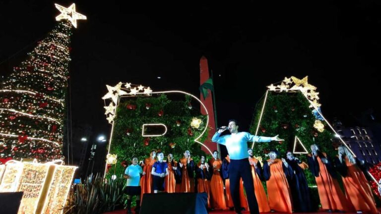 El Obelisco brilla: la Ciudad da la bienvenida a la Navidad