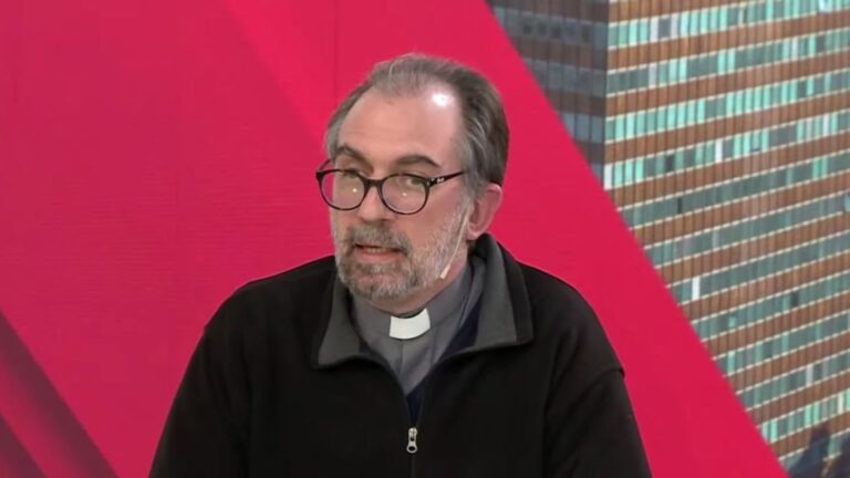 Monseñor Gustavo Carrara, Presidente de Cáritas: «La pobreza no se mide solo con la inflación»