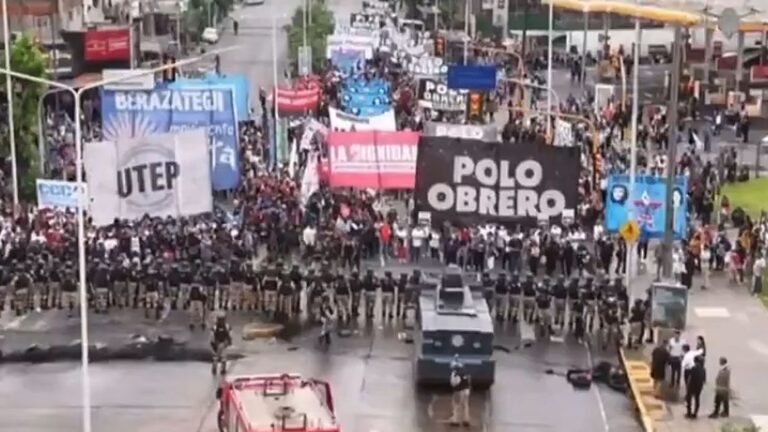 Protestas en Puente Pueyrredón y La Noria: Manifestantes marchan al Congreso contra la reforma laboral
