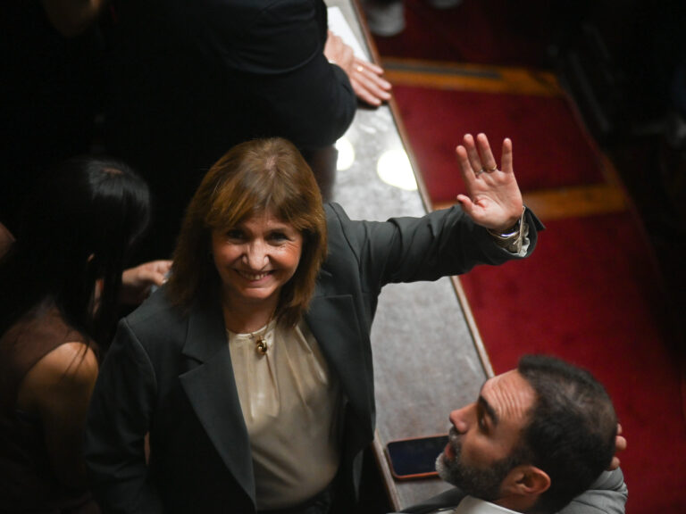 Bullrich negocia en el Senado para impulsar la reforma laboral