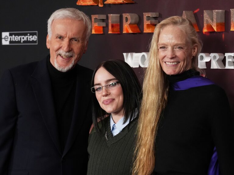 Estrellas Deslumbran en la Premiere Mundial de Hollywood con James Cameron, Miley Cyrus y Billie Eilish