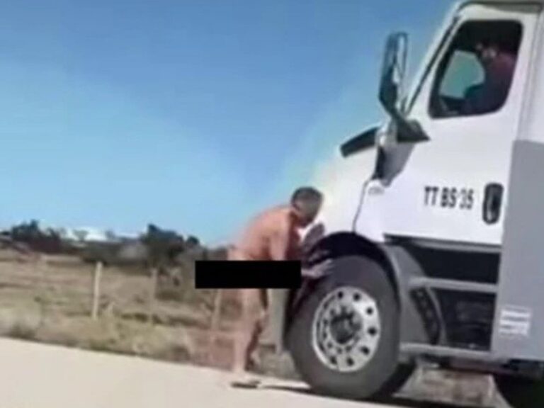 Desnudo y ebrio causa caos en ruta chilena y ataca auto argentino rompiendo su parabrisas