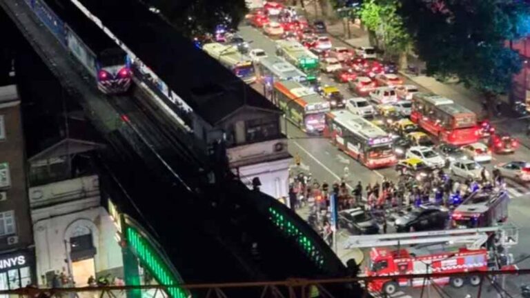 Rescatan a hombre en Puente Pacífico antes de intentar arrojarse