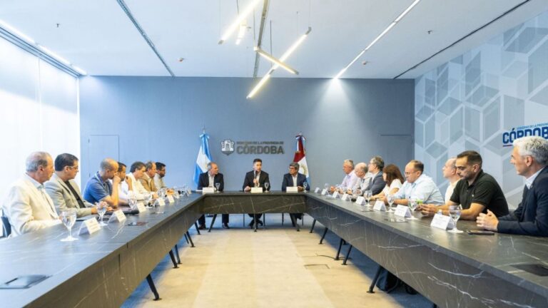Provincia Apoya a Municipios con Pago de Sueldos y Aguinaldos para Empleados Públicos