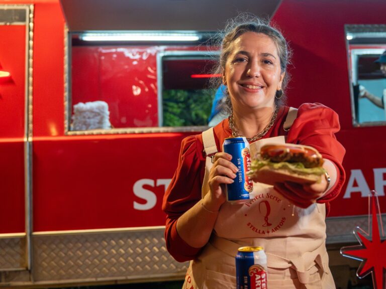 ¡Chefs famosos regalan sándwiches y panchos en su foodtruck! Descubre dónde y cuándo.