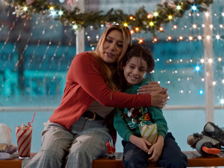 «¡La magia de la Navidad! Canal dedica su programación a películas festivas sobre árboles, deseos y galletas de jengibre».