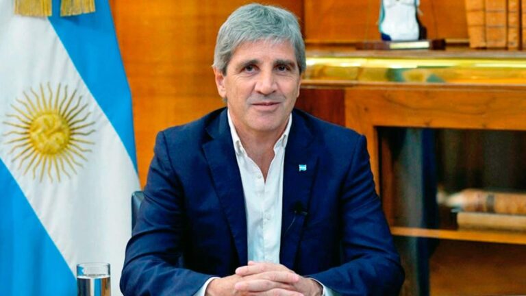 Inflación en aumento en diciembre: Caputo defiende el plan económico